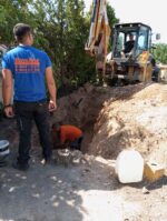 Συνεχίζονται οι εργασίες αποκατάστασης της βλάβης στο δίκτυο ύδρευσης στις Καλύβες (14-6-2024)