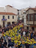 Κέφι, τρέλα και πολύ γέλιο συνέθεσαν το σκηνικό κατά τη σημερινή καρναβαλική παρέλαση στον Πολύγυρο