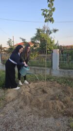 Δενδροφύτευση με τη συμβολή της νεολαίας Καλυβών